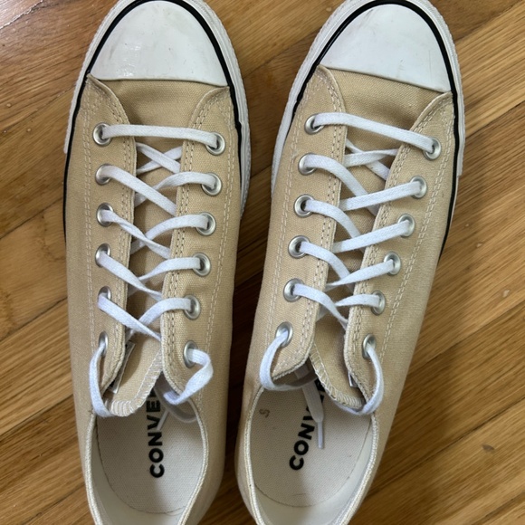 Cream Low-top Platform Converse, size Women's 9.5 - Picture 3 of 7